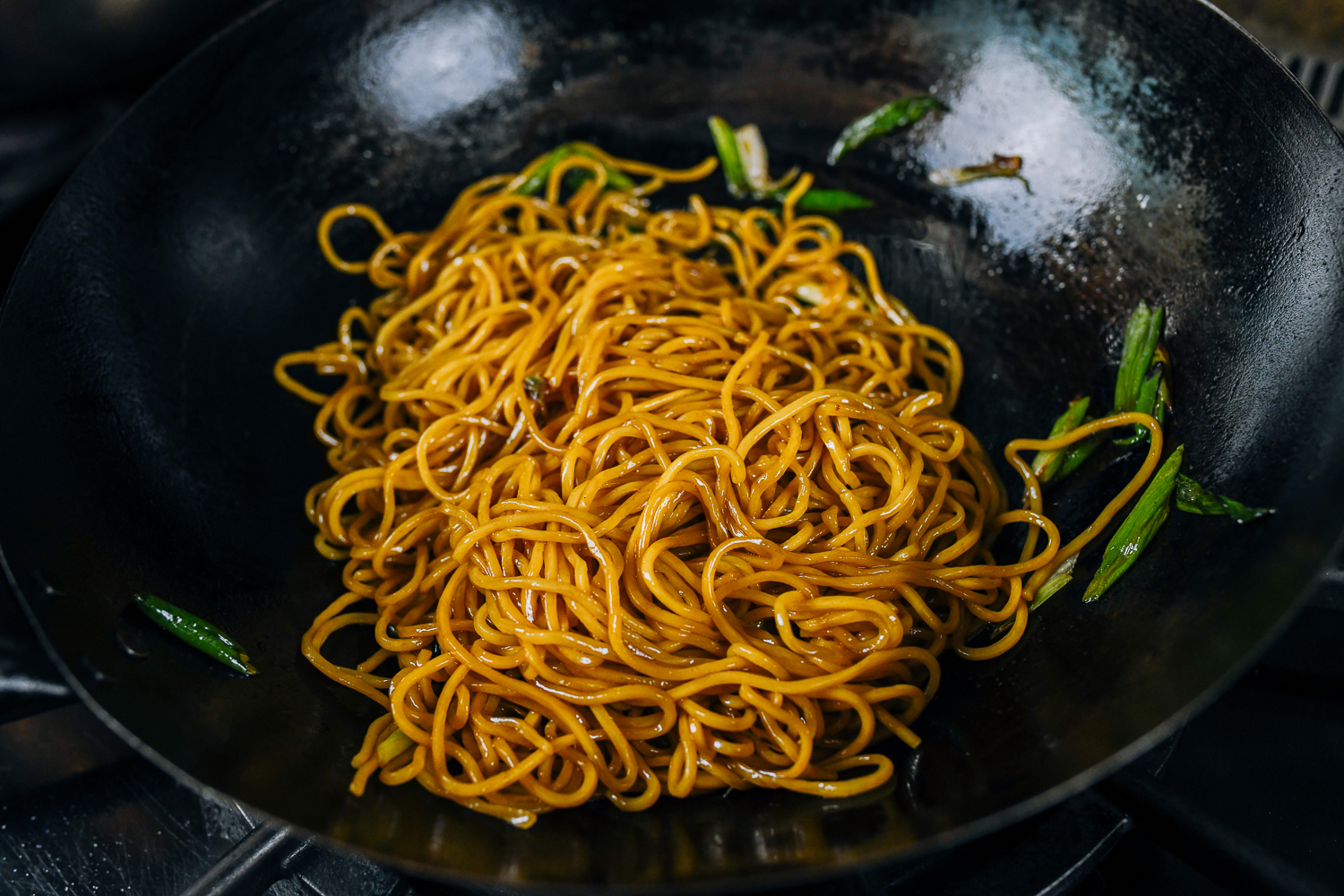 easy 5-ingredient lo mein in wok