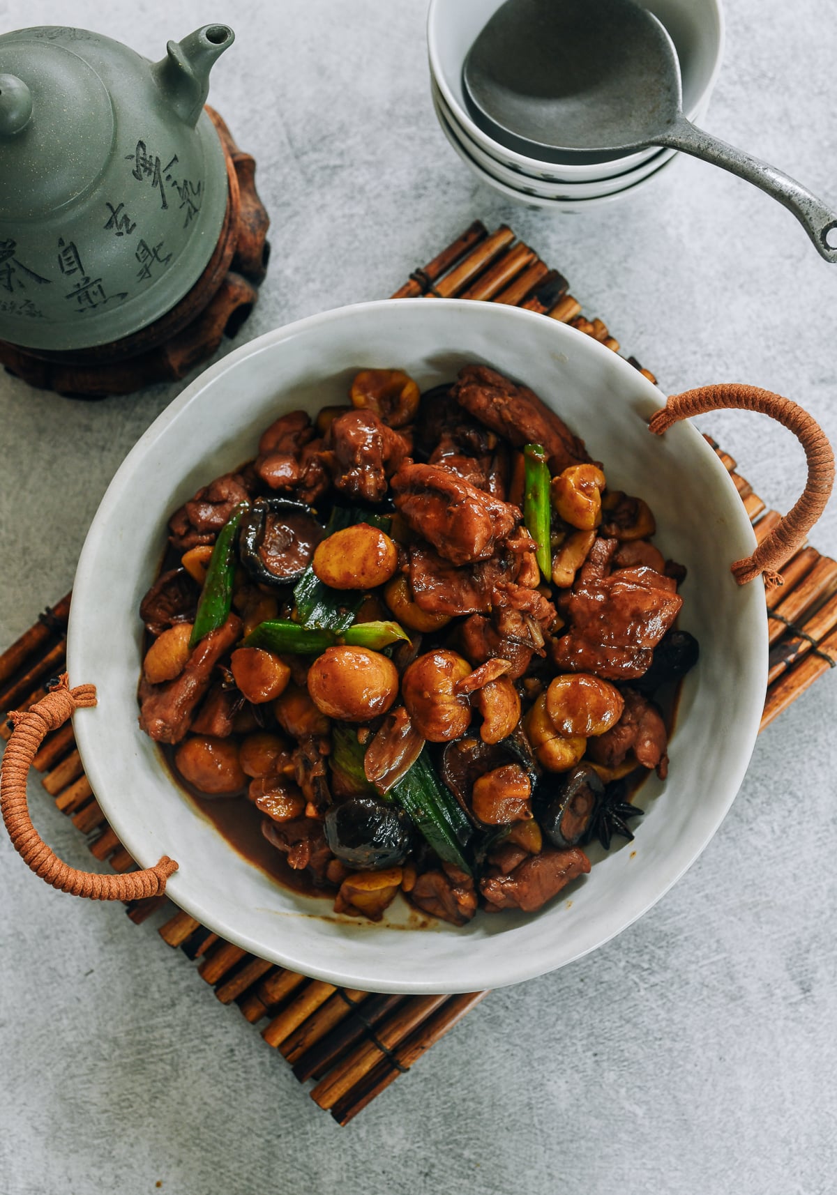 Тушеная курица с каштанами – 栗子焖鸡