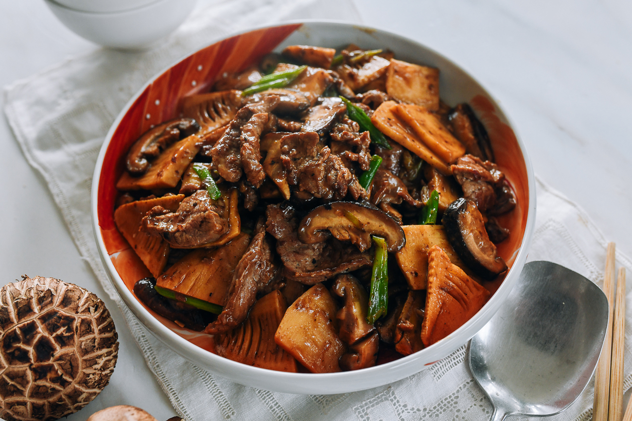 Beef with bamboo shoots and mushrooms