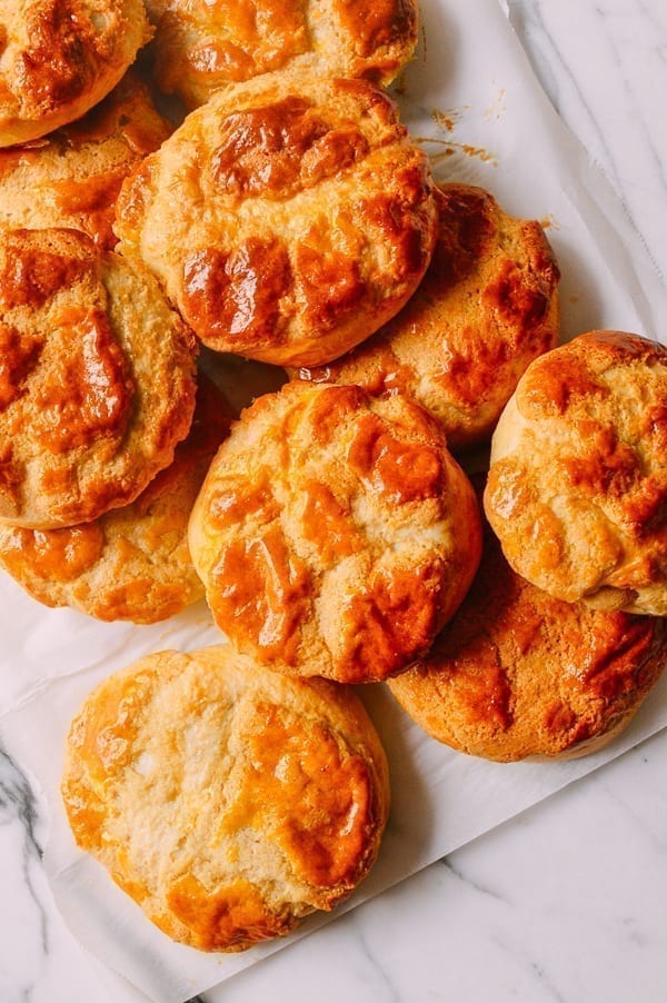 Китайские булочки с ананасом и начинкой из жареной свинины