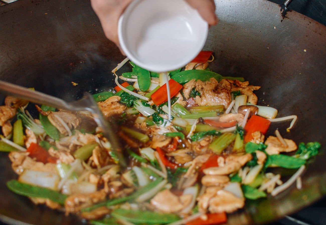 adding cornstarch slurry to chop suey