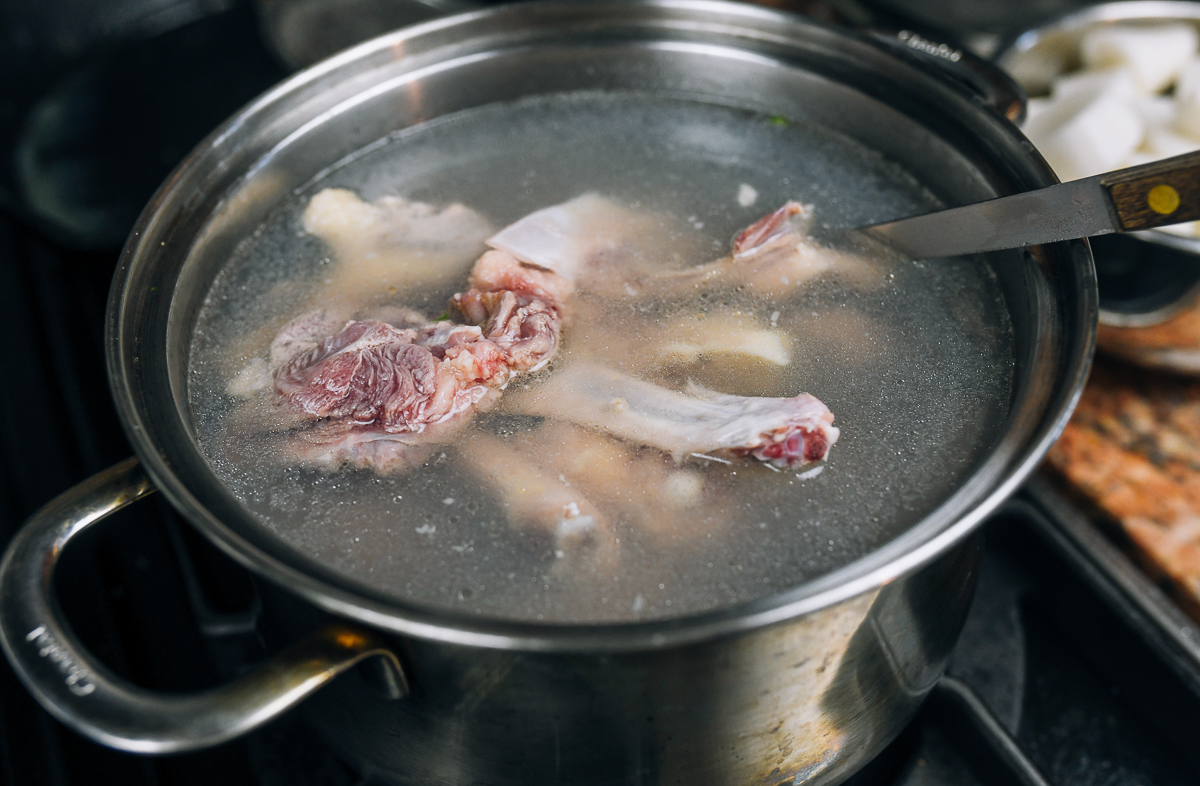 blanching duck in a pot of water