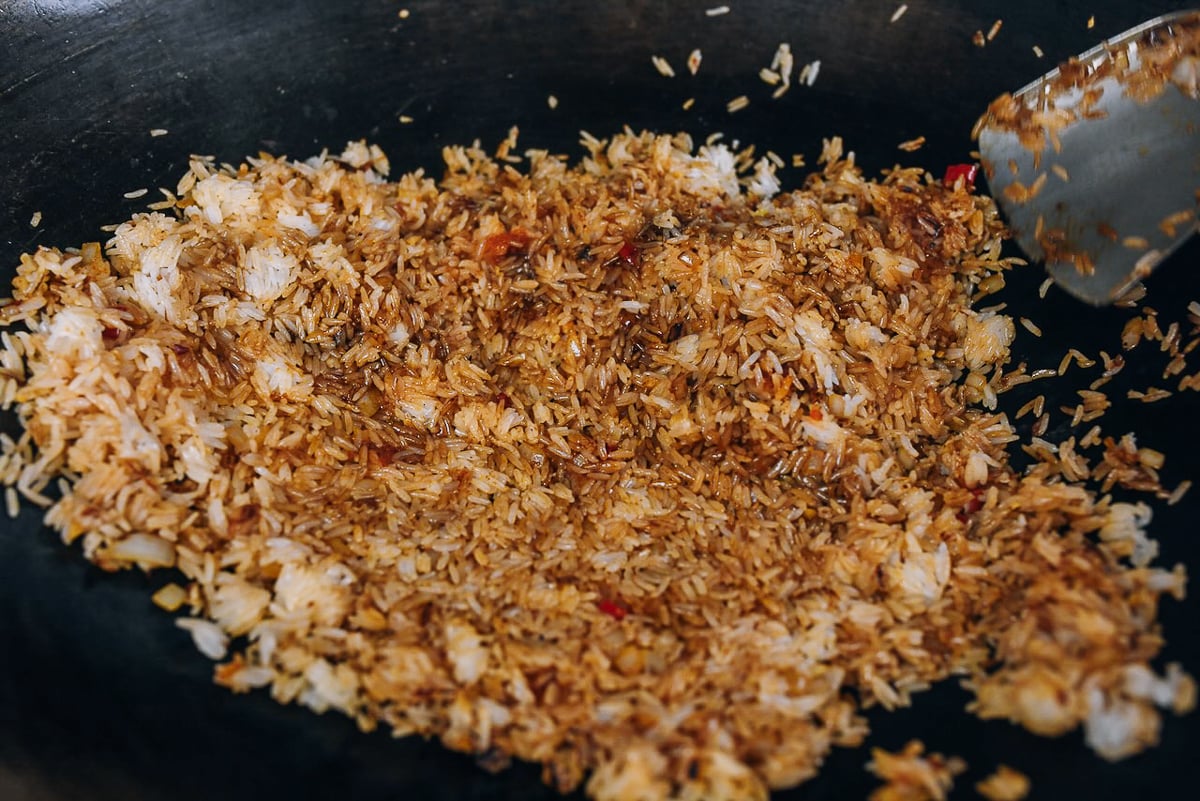 stir-frying rice with sauce
