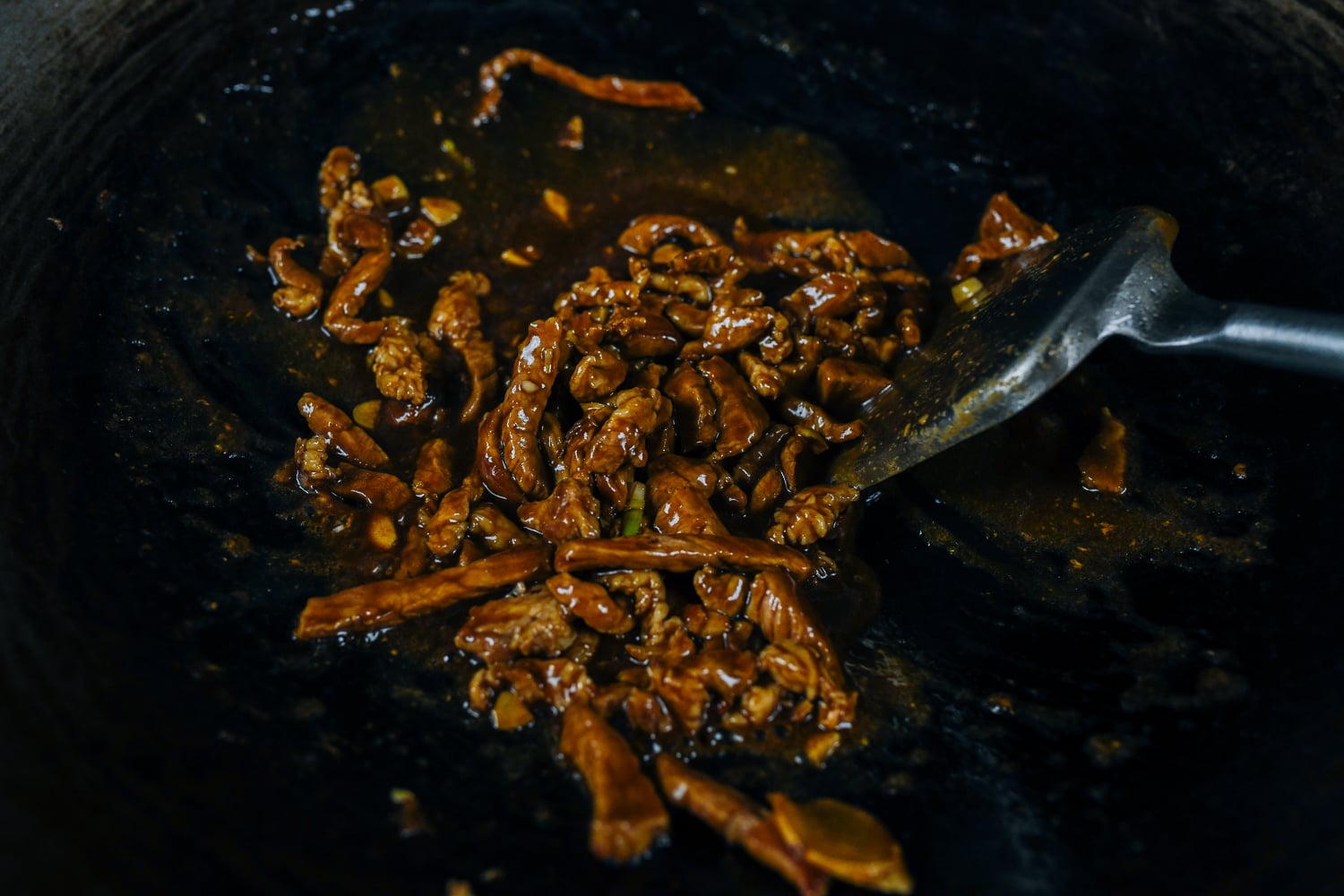 stir-fried pork chops with thickened sauce