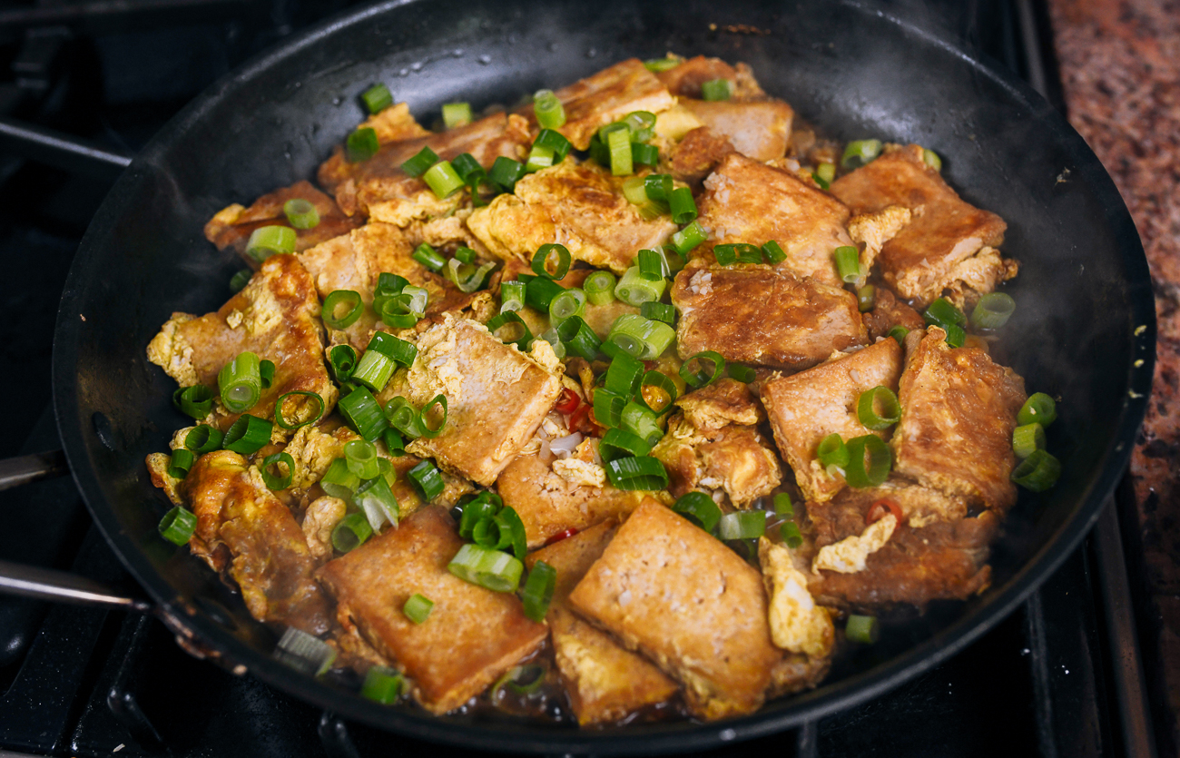 garnishing tofu with green scallion 